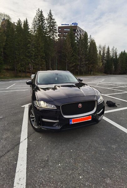 Jaguar F-Pace